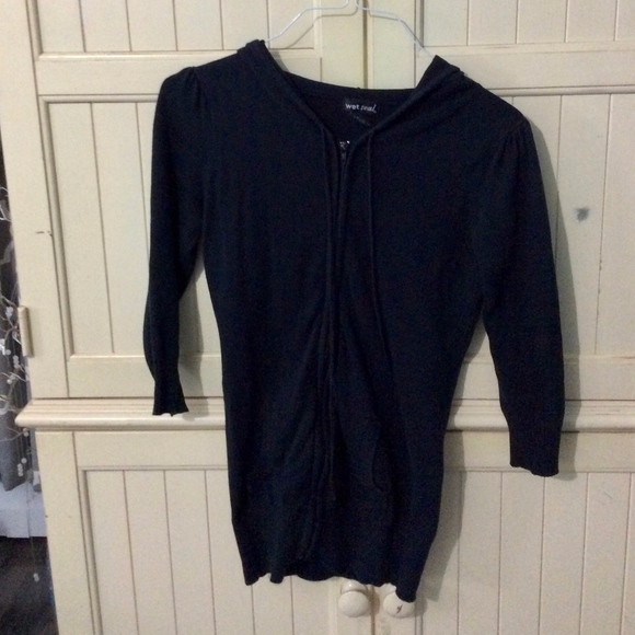 FREE W/ $10+ Purchase: Wet Seal Black Sweatshirt - Picture 5 of 7